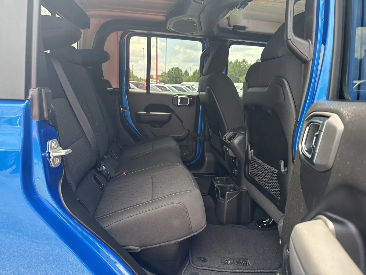 2025 Jeep Gladiator Mojave thumbnail 15