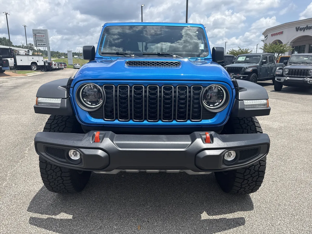 2025 Jeep Gladiator Mojave thumbnail 2