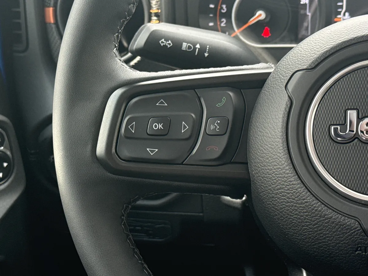 2025 Jeep Gladiator Mojave thumbnail 24