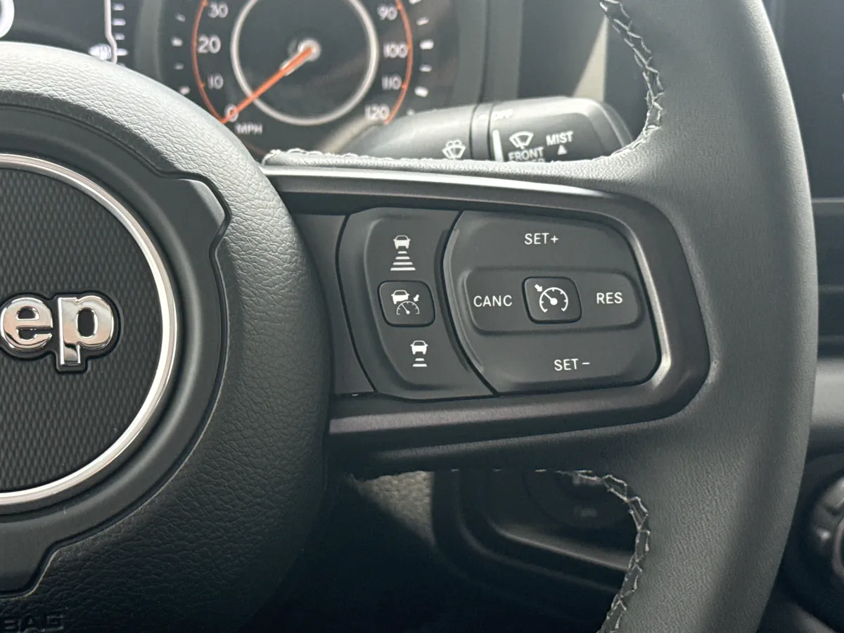 2025 Jeep Gladiator Mojave thumbnail 25