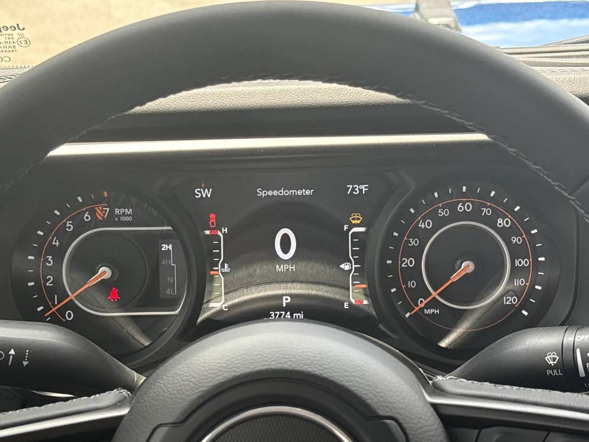 2025 Jeep Gladiator Mojave thumbnail 26