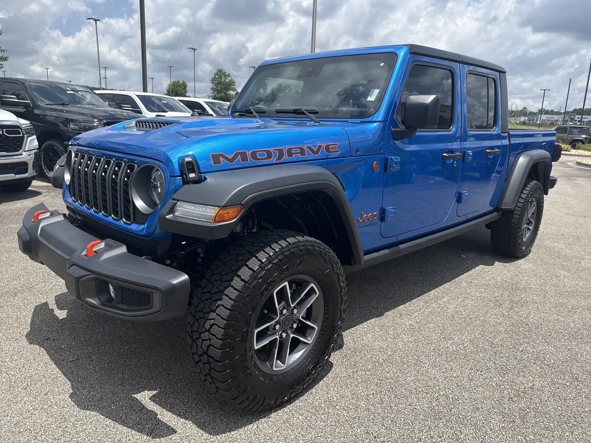 2025 Jeep Gladiator Mojave thumbnail 3