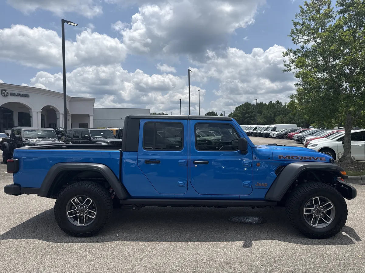 2025 Jeep Gladiator Mojave thumbnail 8