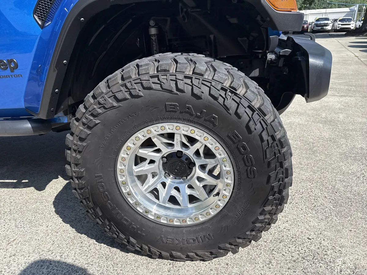 2025 Jeep Gladiator Nighthawk thumbnail 16