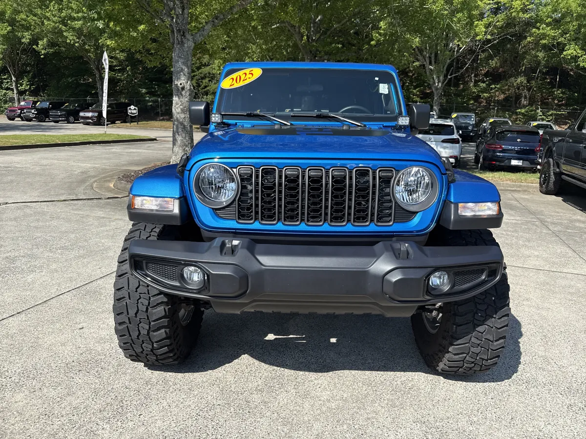 2025 Jeep Gladiator Nighthawk thumbnail 2