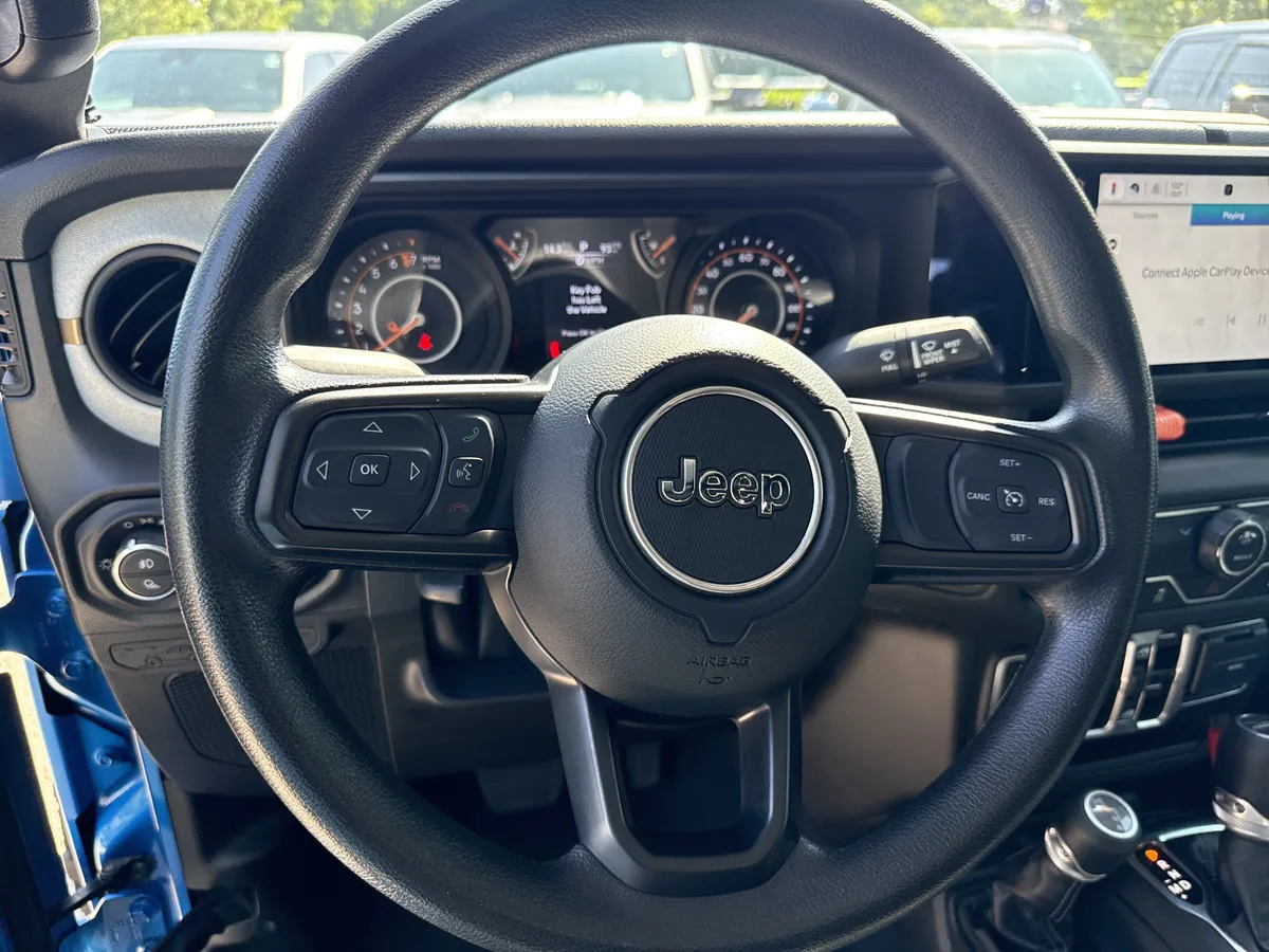 2025 Jeep Gladiator Nighthawk thumbnail 23