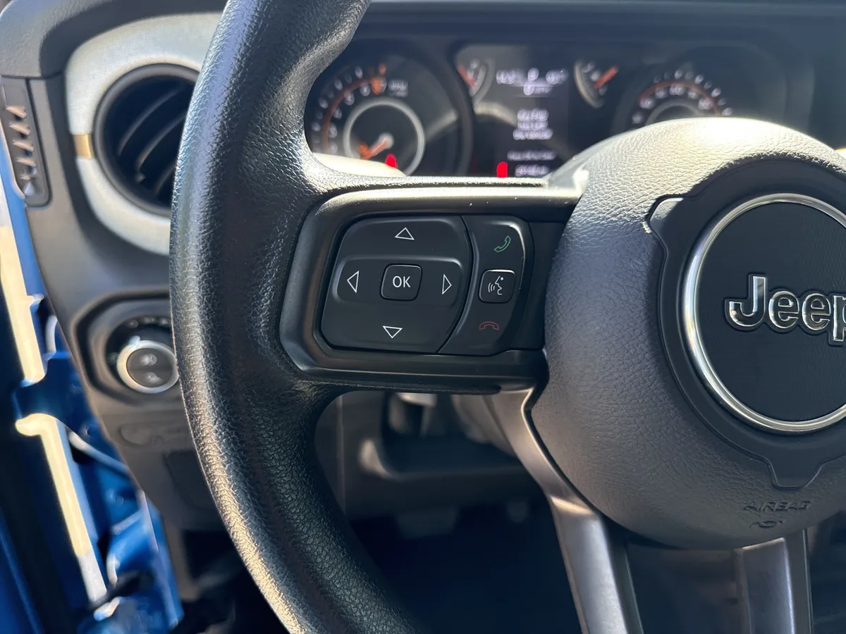 2025 Jeep Gladiator Nighthawk thumbnail 25