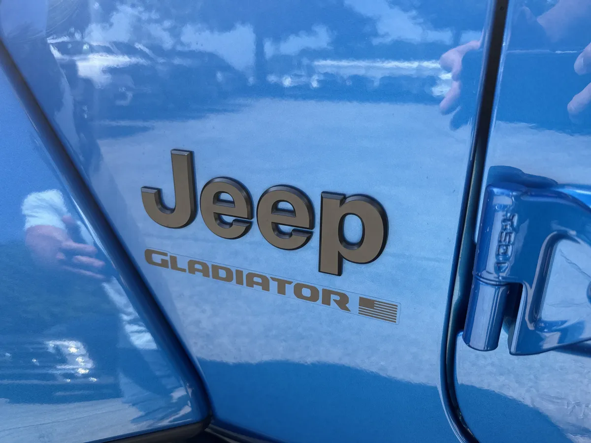 2025 Jeep Gladiator Nighthawk thumbnail 4