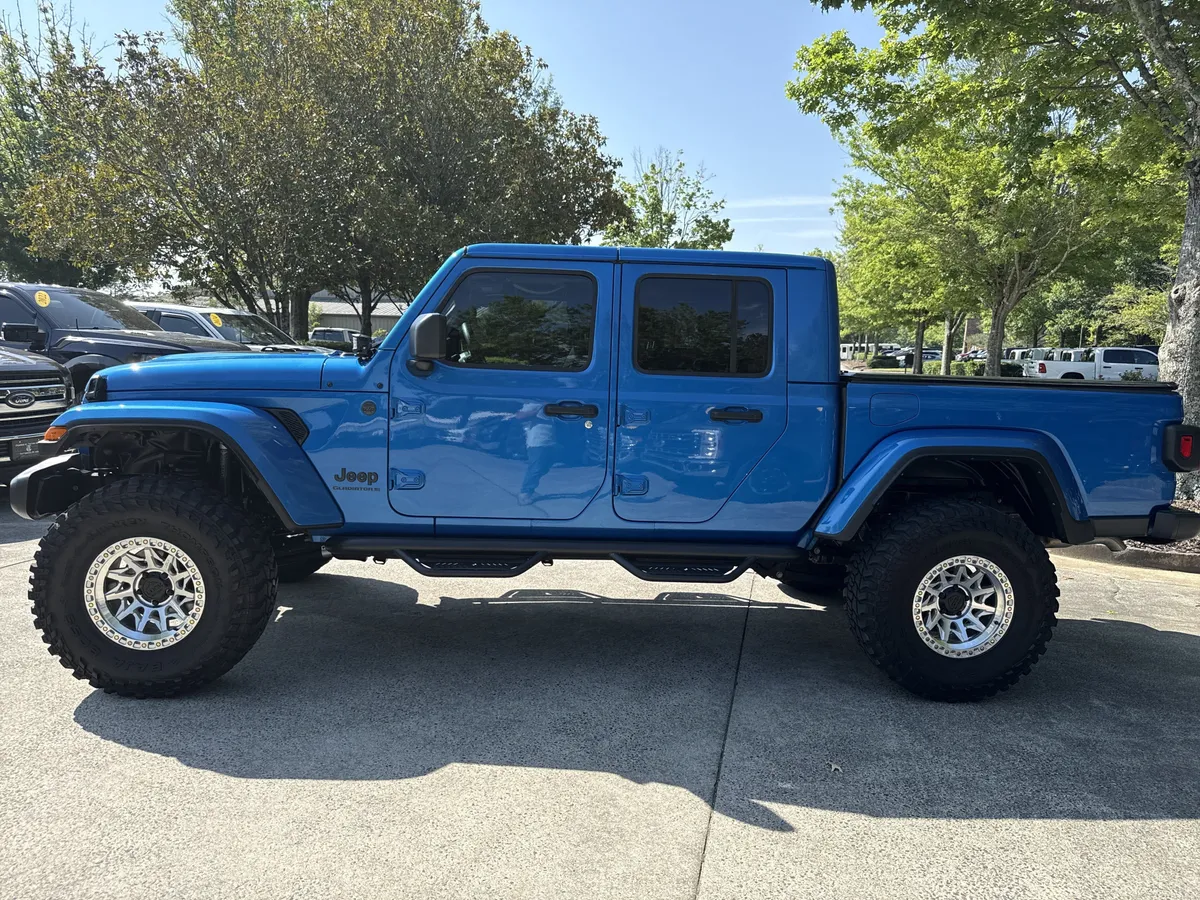 2025 Jeep Gladiator Nighthawk thumbnail 8