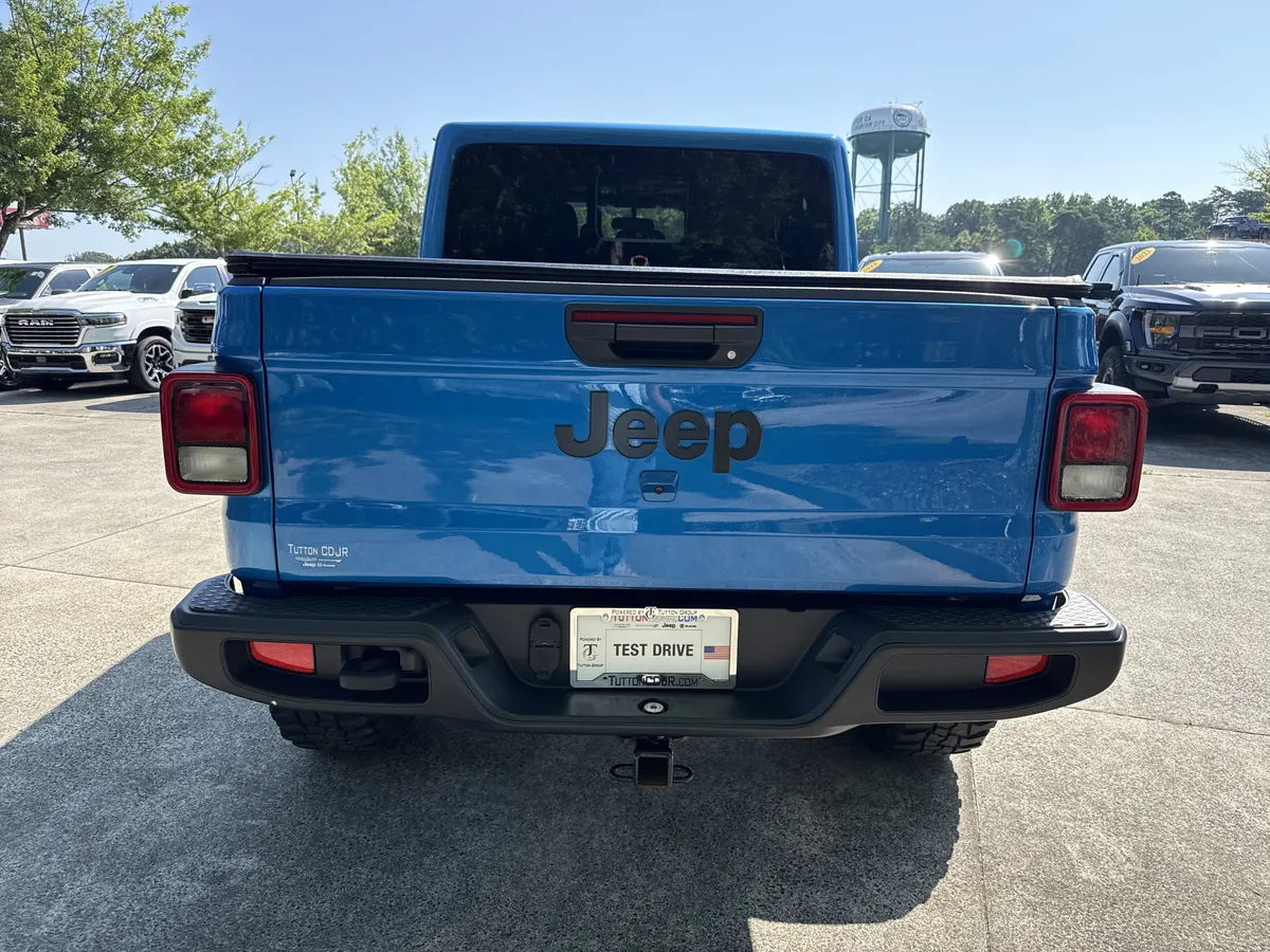 2025 Jeep Gladiator Nighthawk thumbnail 9