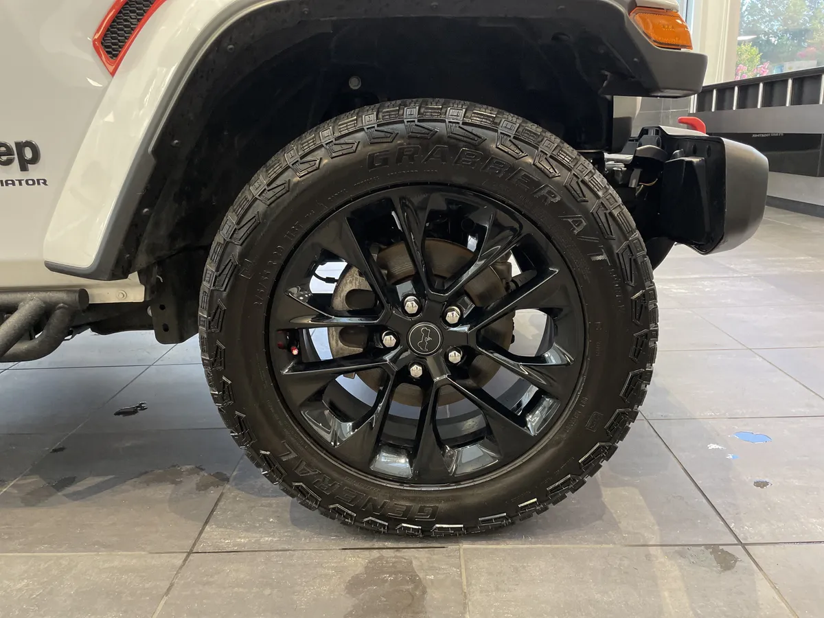 2025 Jeep Gladiator Nighthawk thumbnail 11