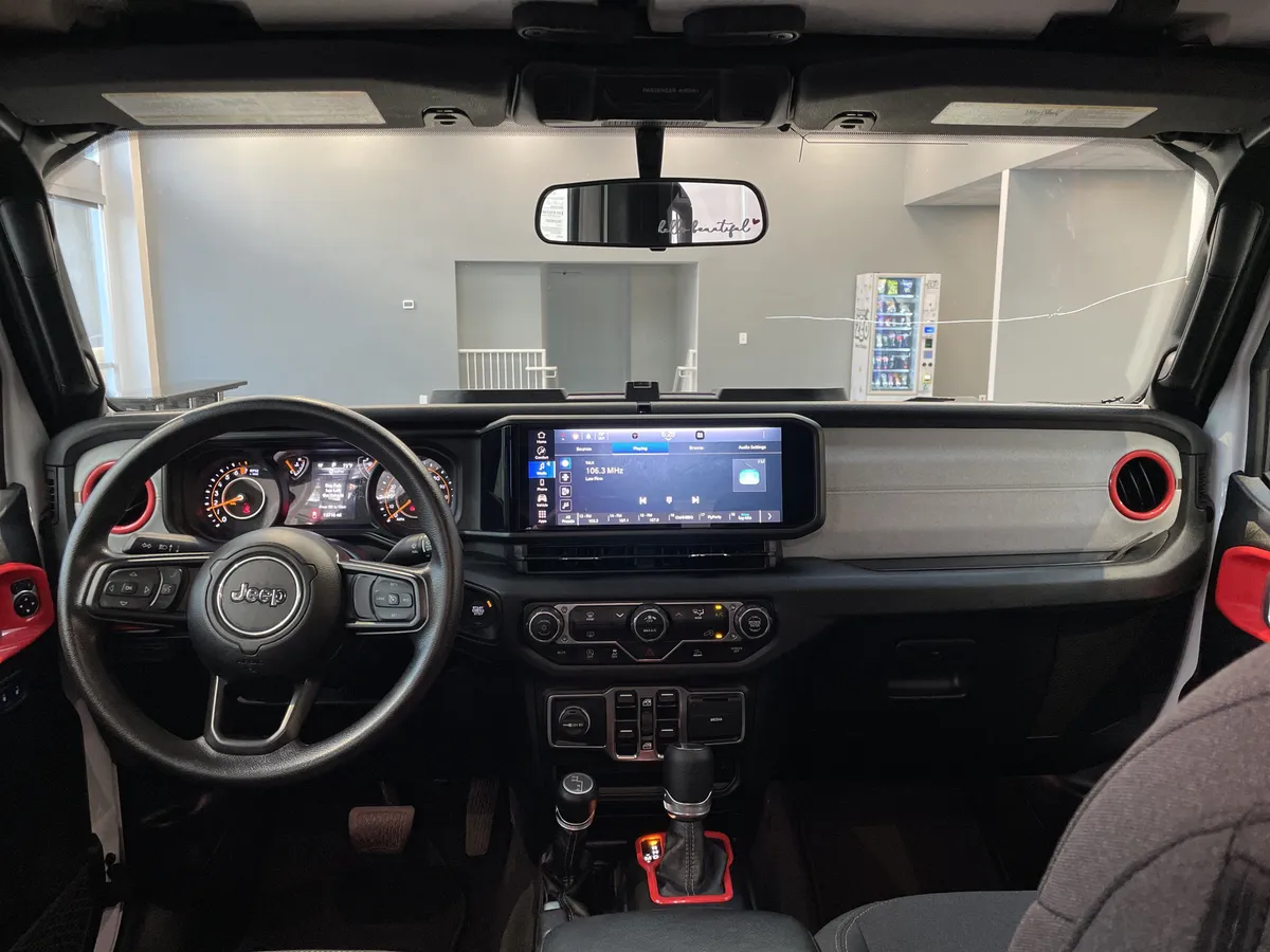 2025 Jeep Gladiator Nighthawk thumbnail 27