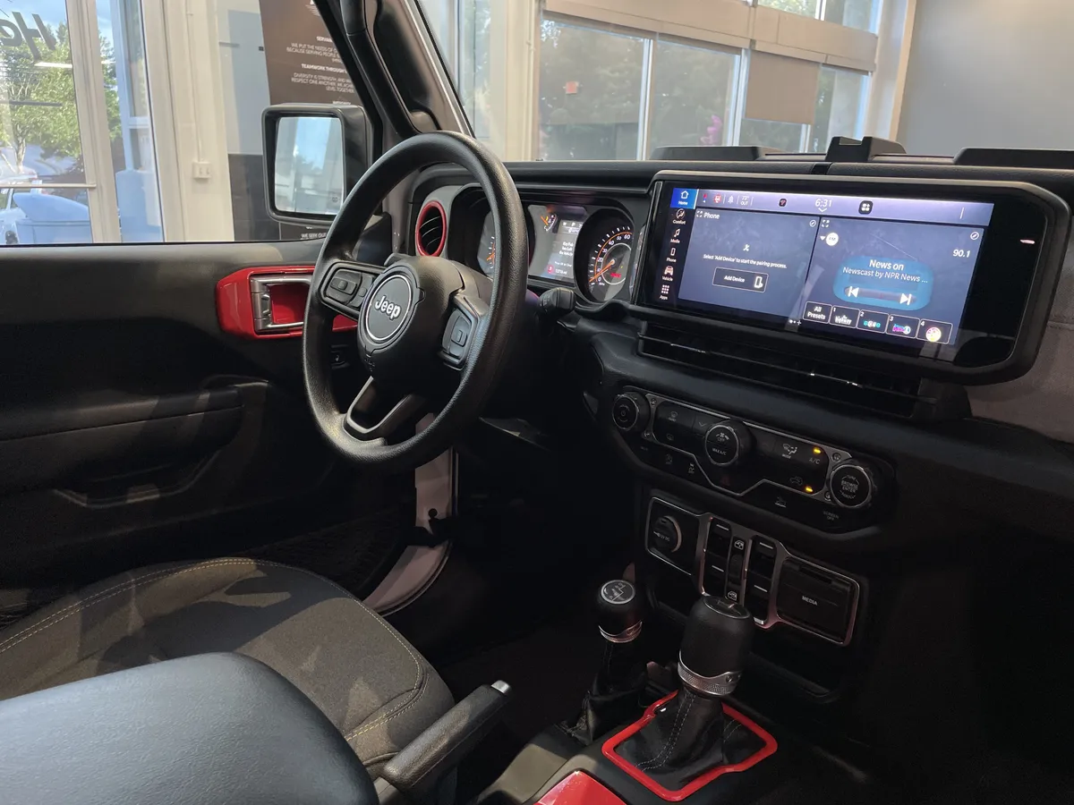 2025 Jeep Gladiator Nighthawk thumbnail 28