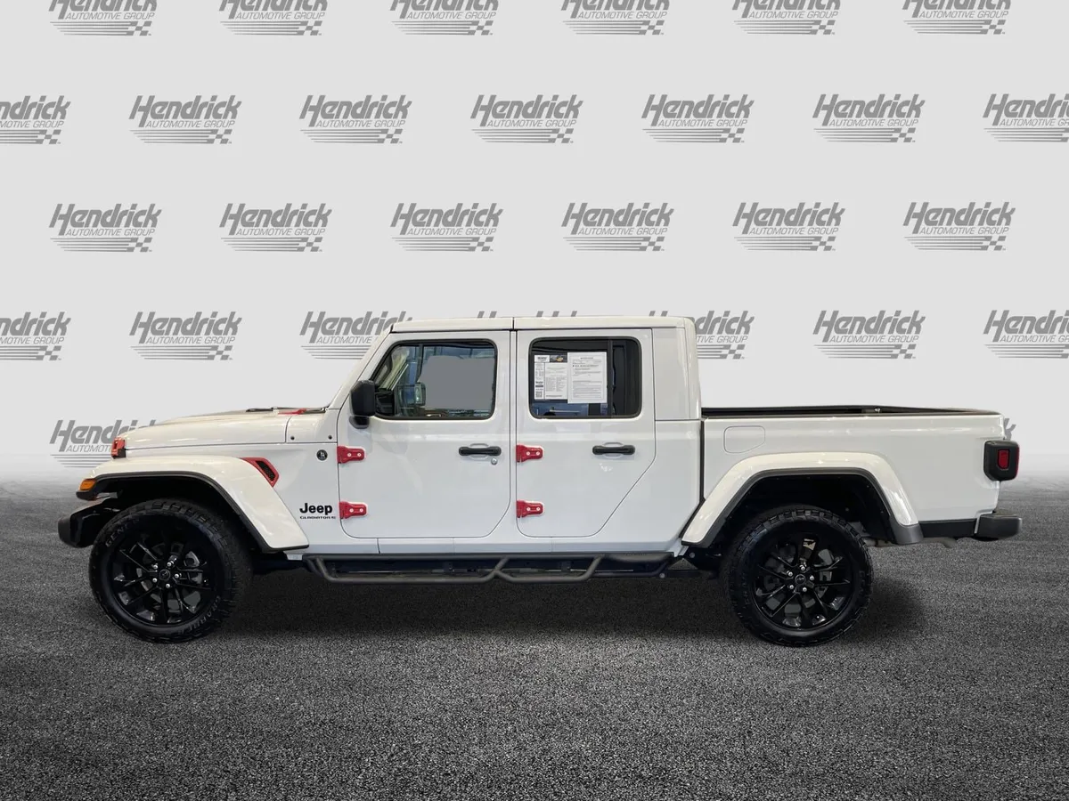 2025 Jeep Gladiator Nighthawk thumbnail 6