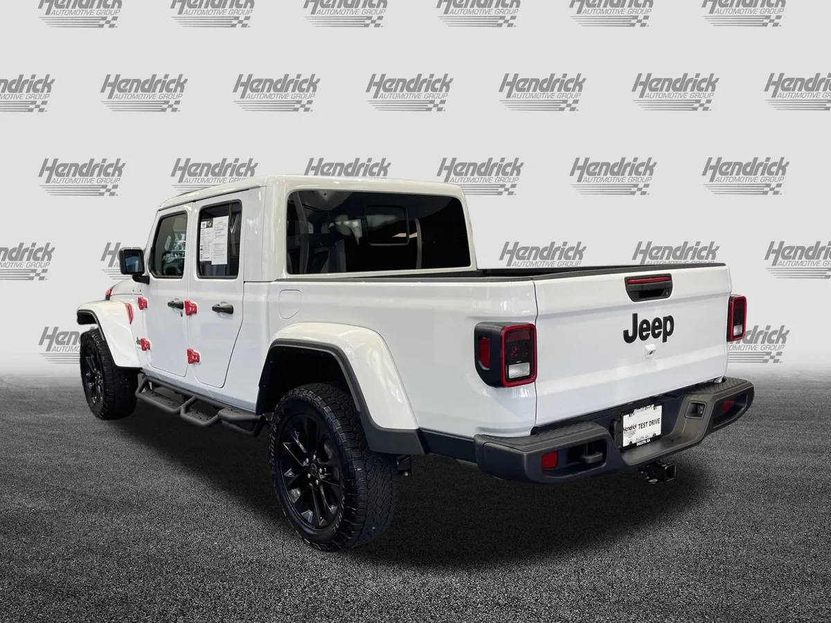 2025 Jeep Gladiator Nighthawk thumbnail 7