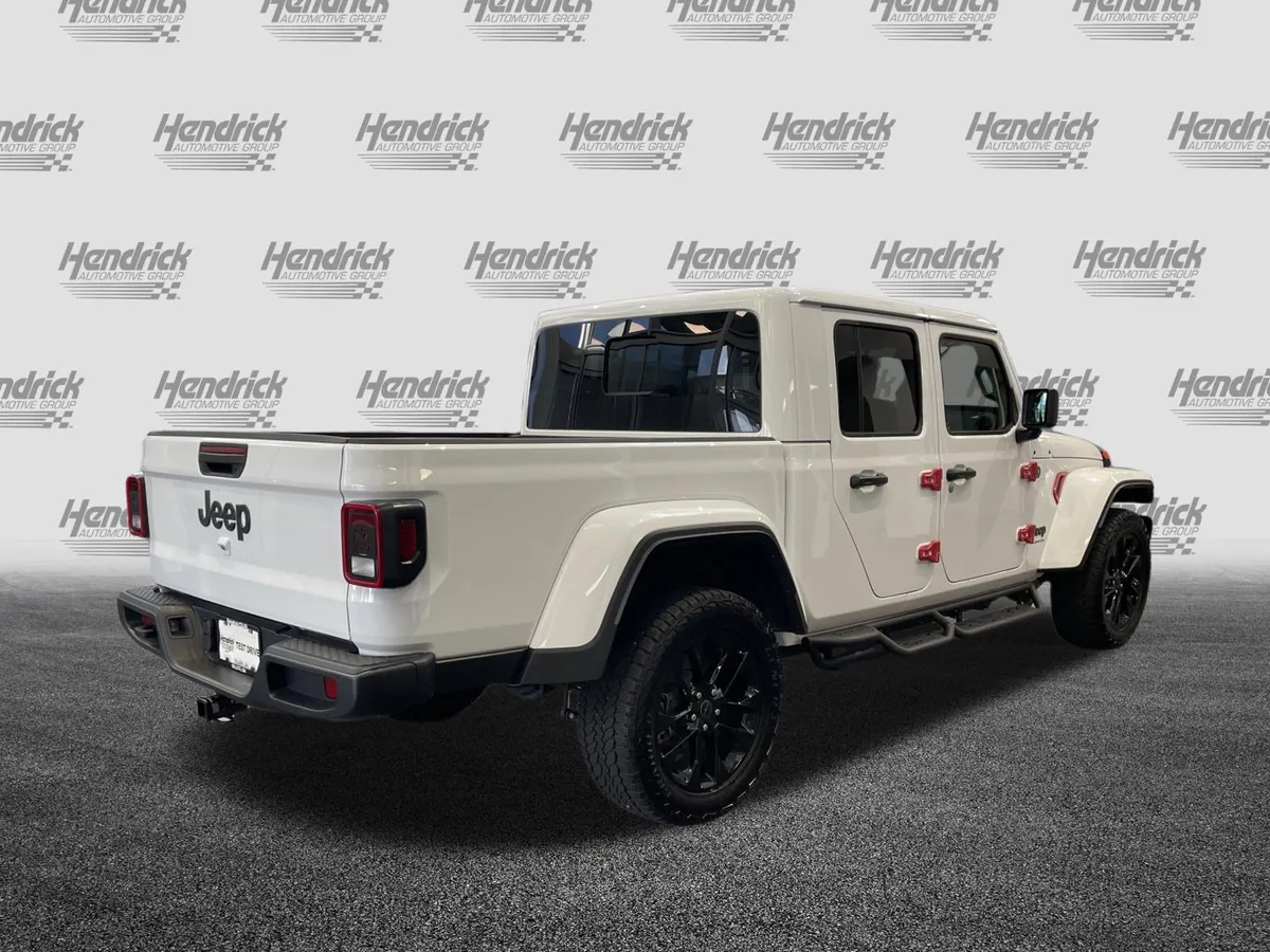 2025 Jeep Gladiator Nighthawk thumbnail 9