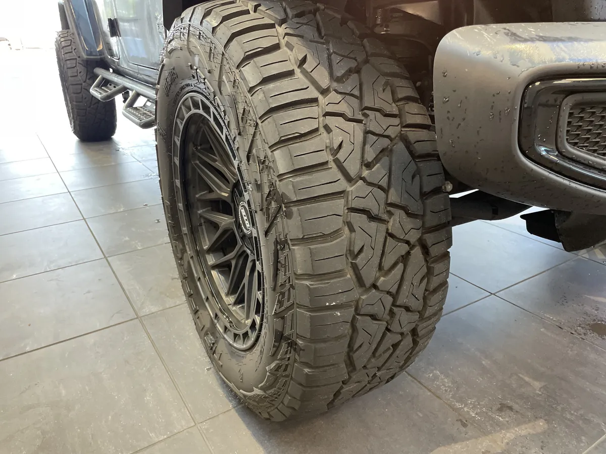 2025 Jeep Gladiator Nighthawk thumbnail 12