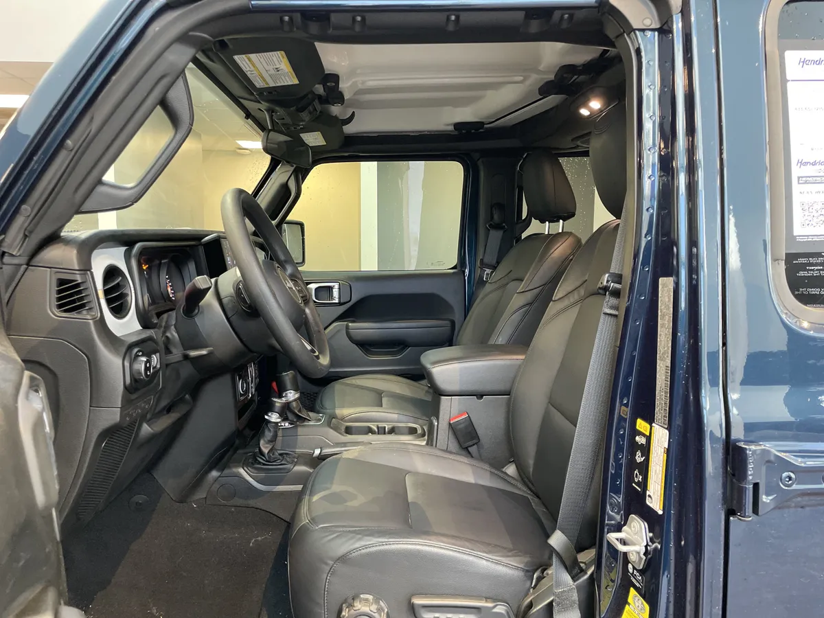 2025 Jeep Gladiator Nighthawk thumbnail 15