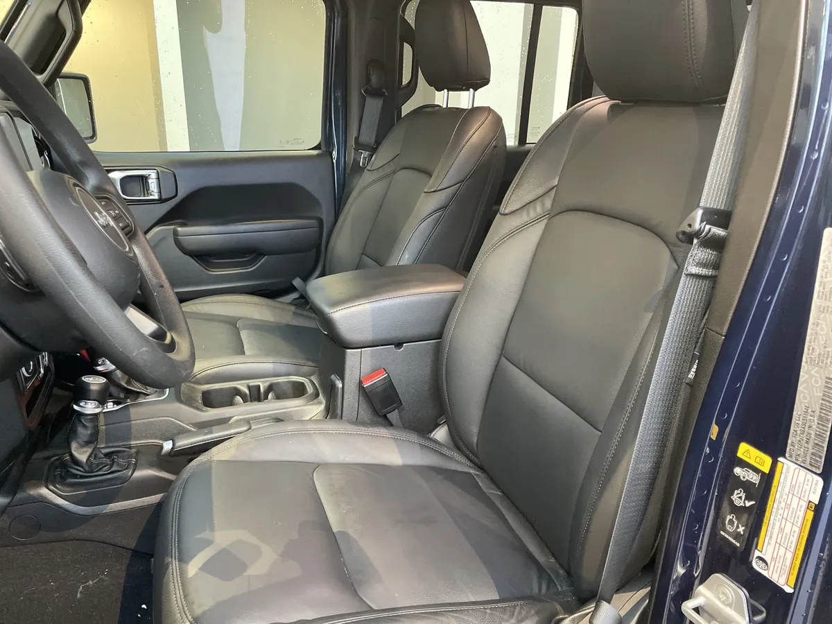 2025 Jeep Gladiator Nighthawk thumbnail 16