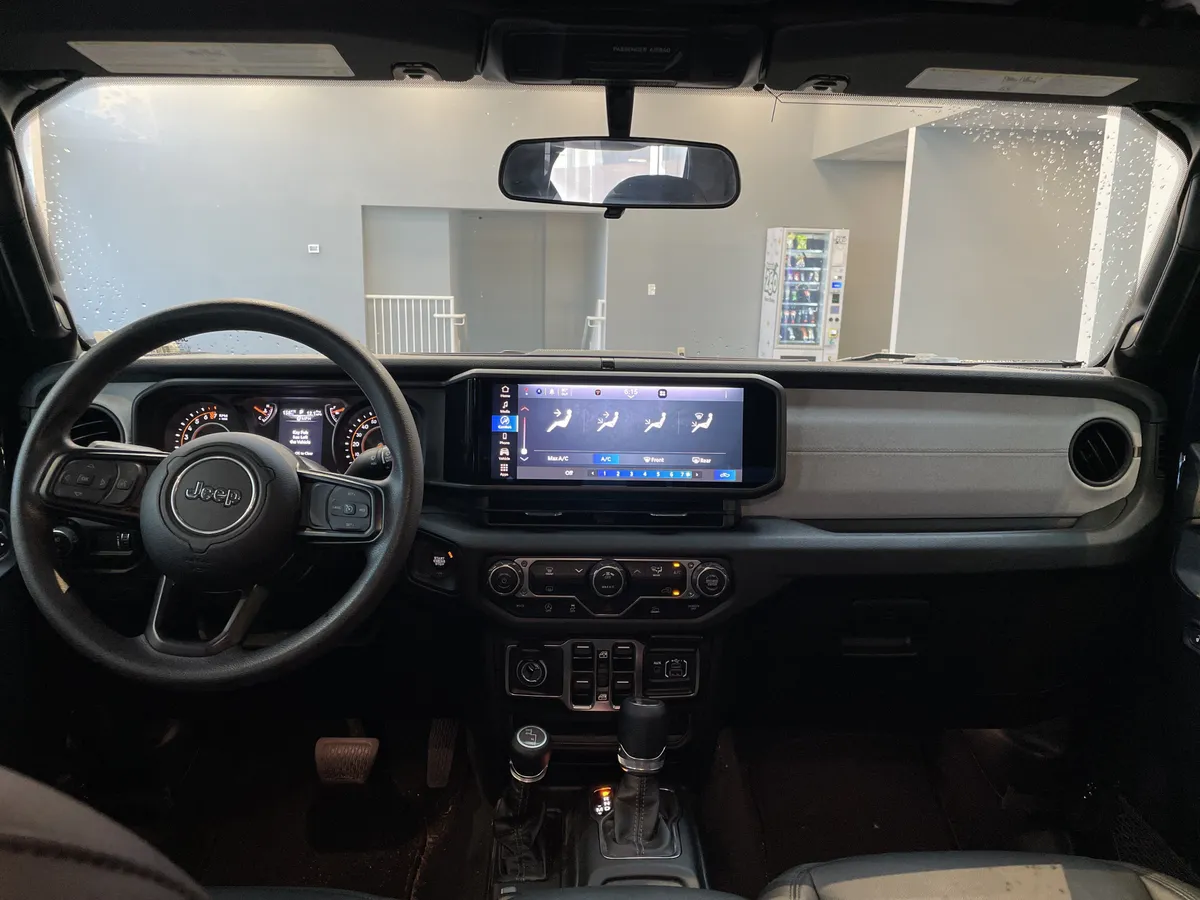 2025 Jeep Gladiator Nighthawk thumbnail 29