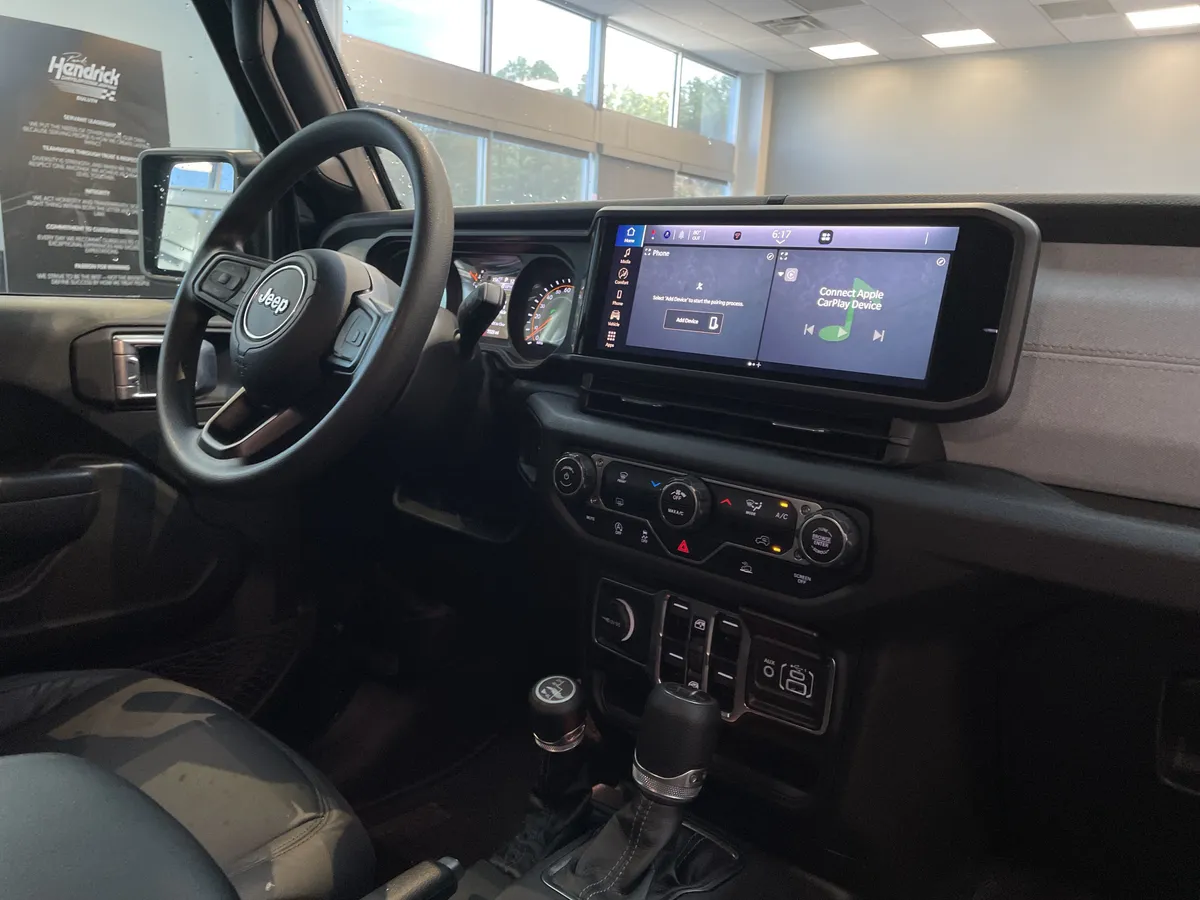 2025 Jeep Gladiator Nighthawk thumbnail 30