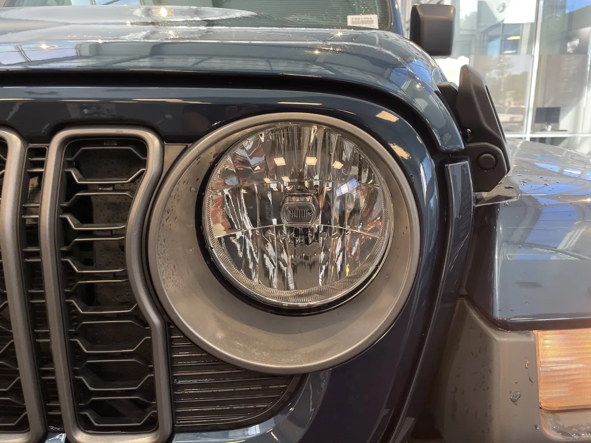 2025 Jeep Gladiator Nighthawk thumbnail 4