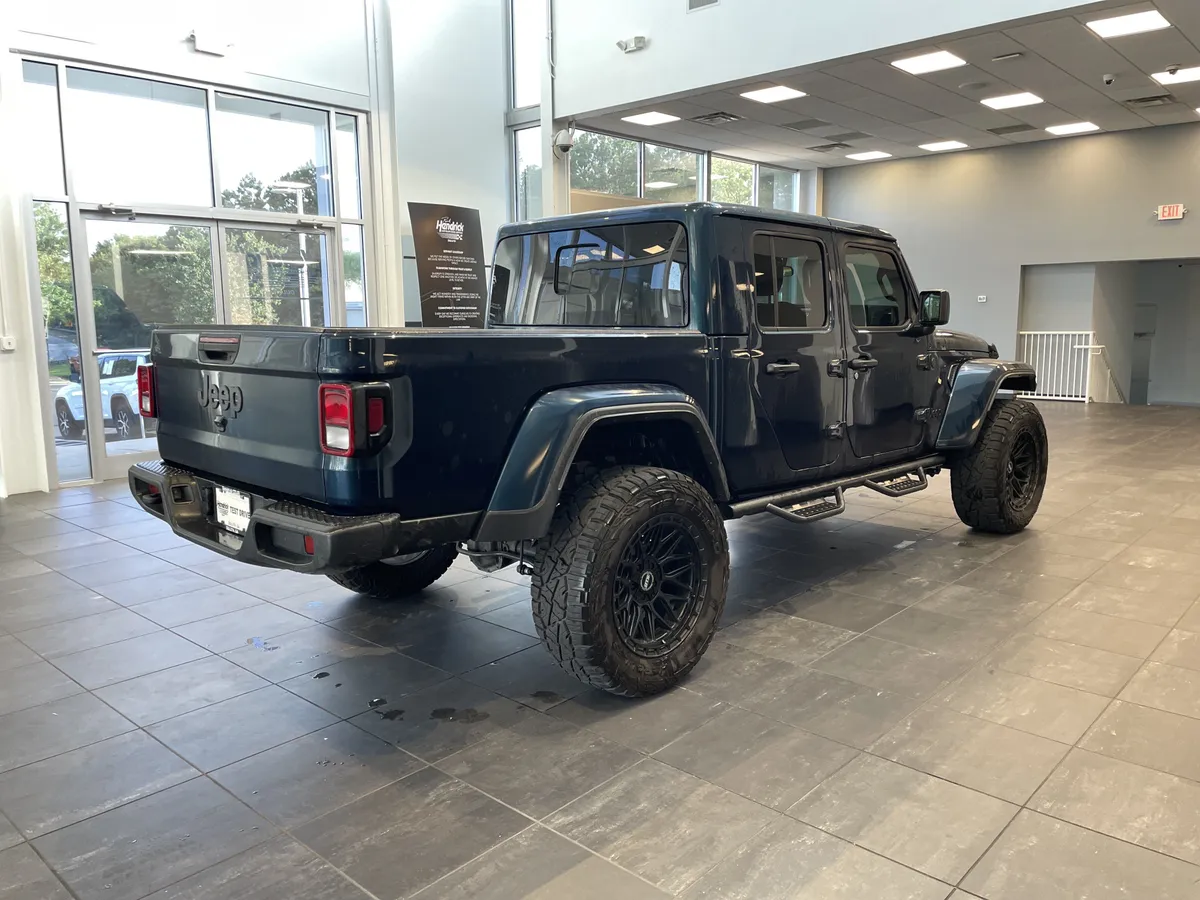 2025 Jeep Gladiator Nighthawk thumbnail 9