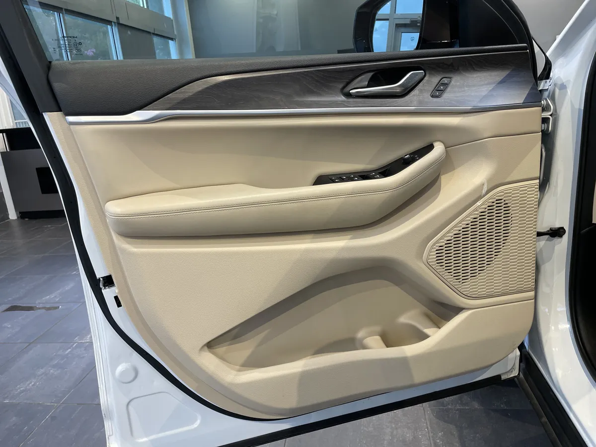 2025 Jeep Grand Cherokee L Limited thumbnail 13