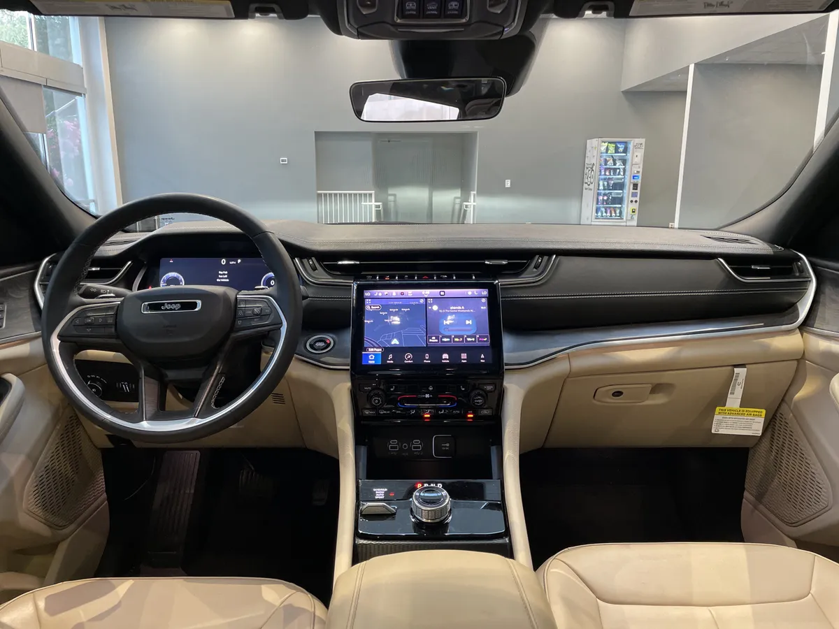 2025 Jeep Grand Cherokee L Limited thumbnail 34