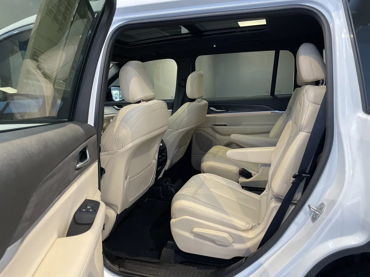 2025 Jeep Grand Cherokee L Limited thumbnail 36