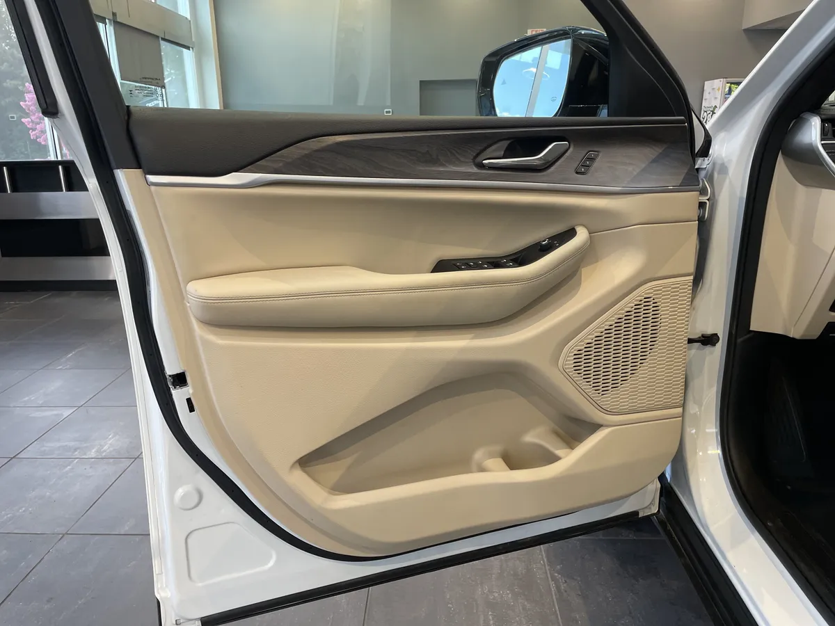 2025 Jeep Grand Cherokee L Limited thumbnail 13