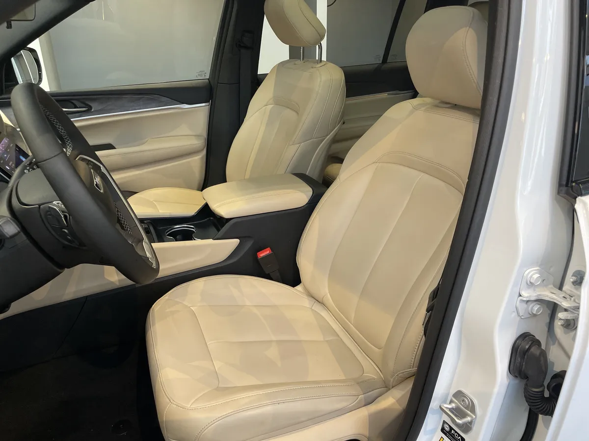 2025 Jeep Grand Cherokee L Limited thumbnail 17
