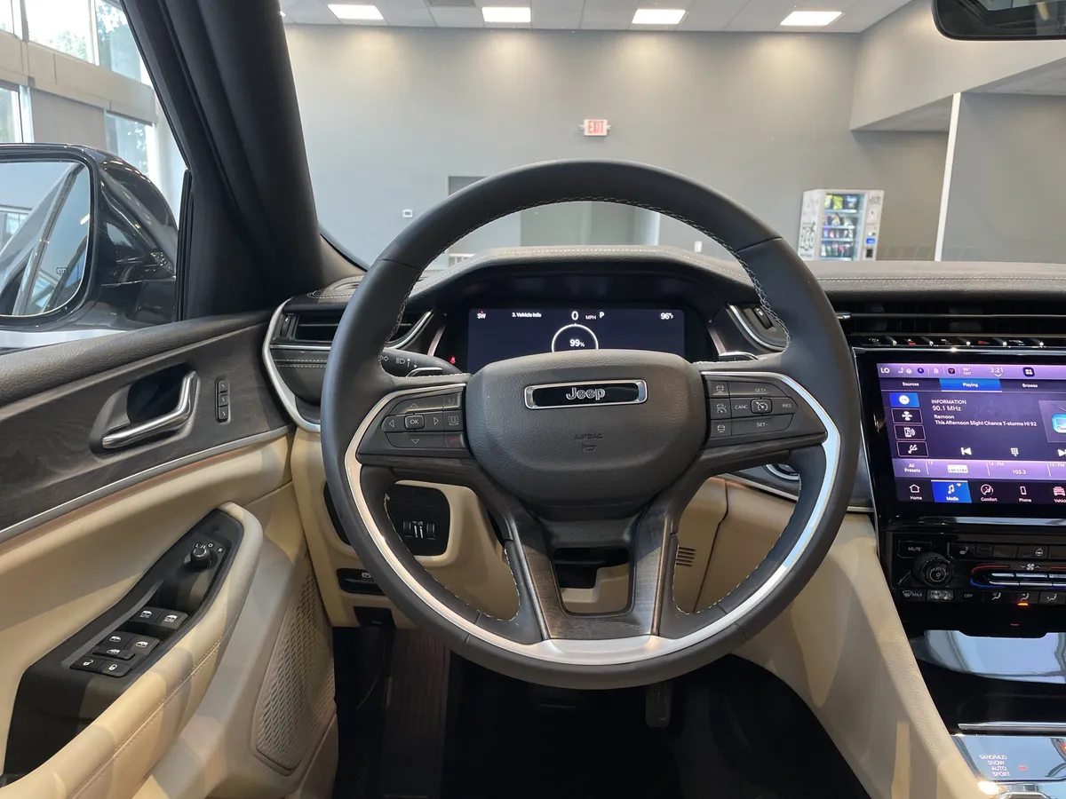 2025 Jeep Grand Cherokee L Limited thumbnail 18