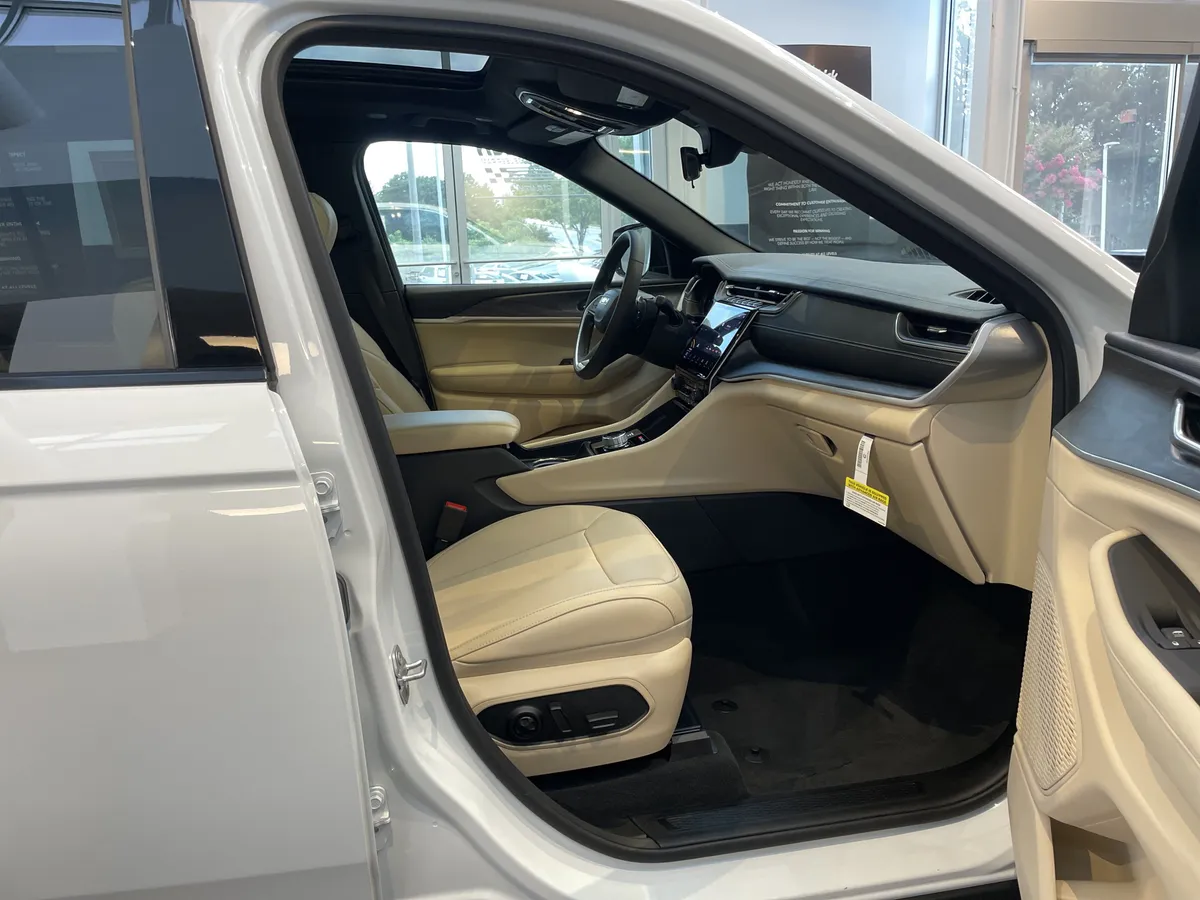 2025 Jeep Grand Cherokee L Limited thumbnail 41
