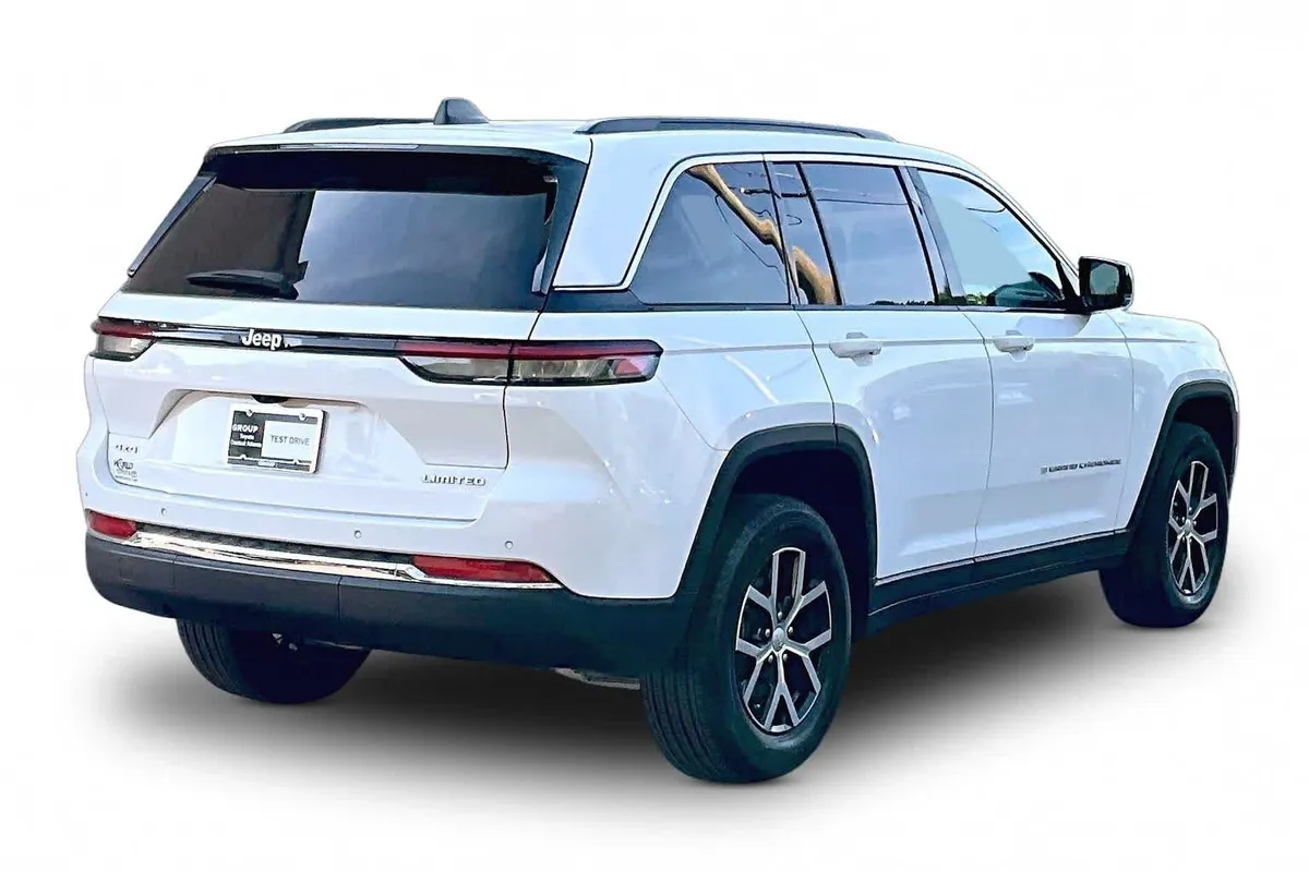2025 Jeep Grand Cherokee Limited thumbnail 12