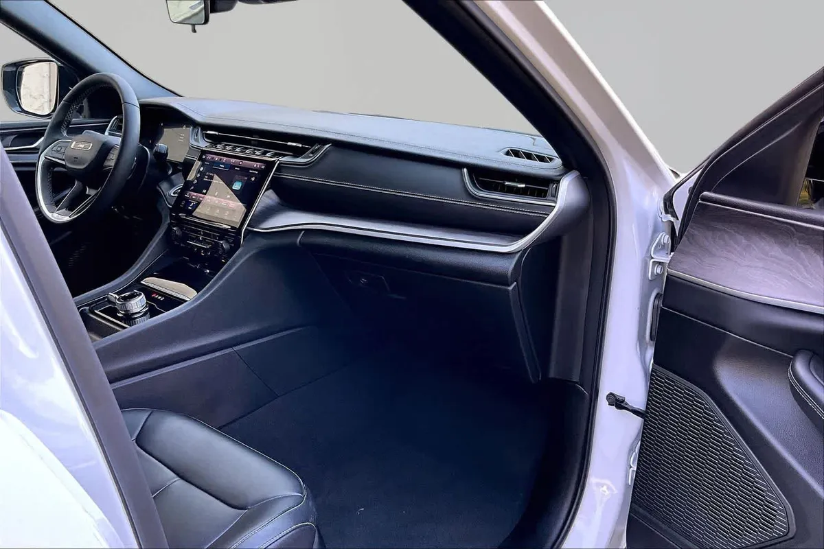 2025 Jeep Grand Cherokee Limited thumbnail 17