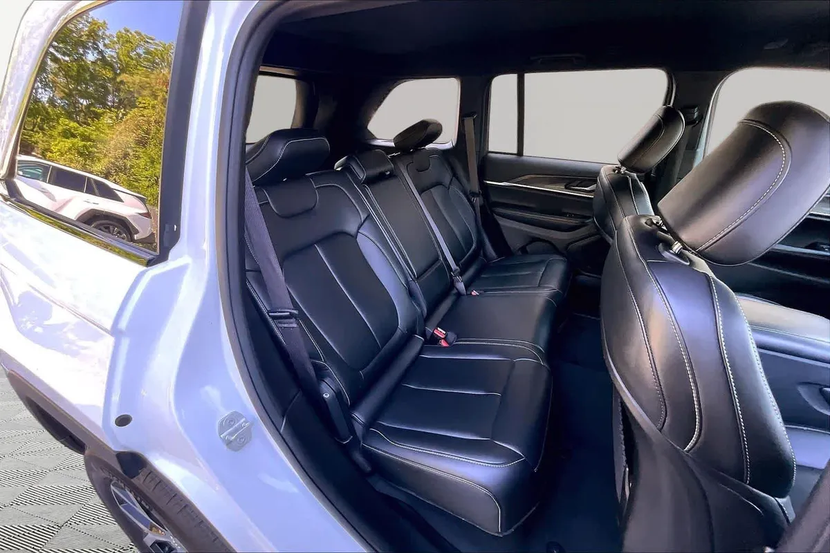 2025 Jeep Grand Cherokee Limited thumbnail 18