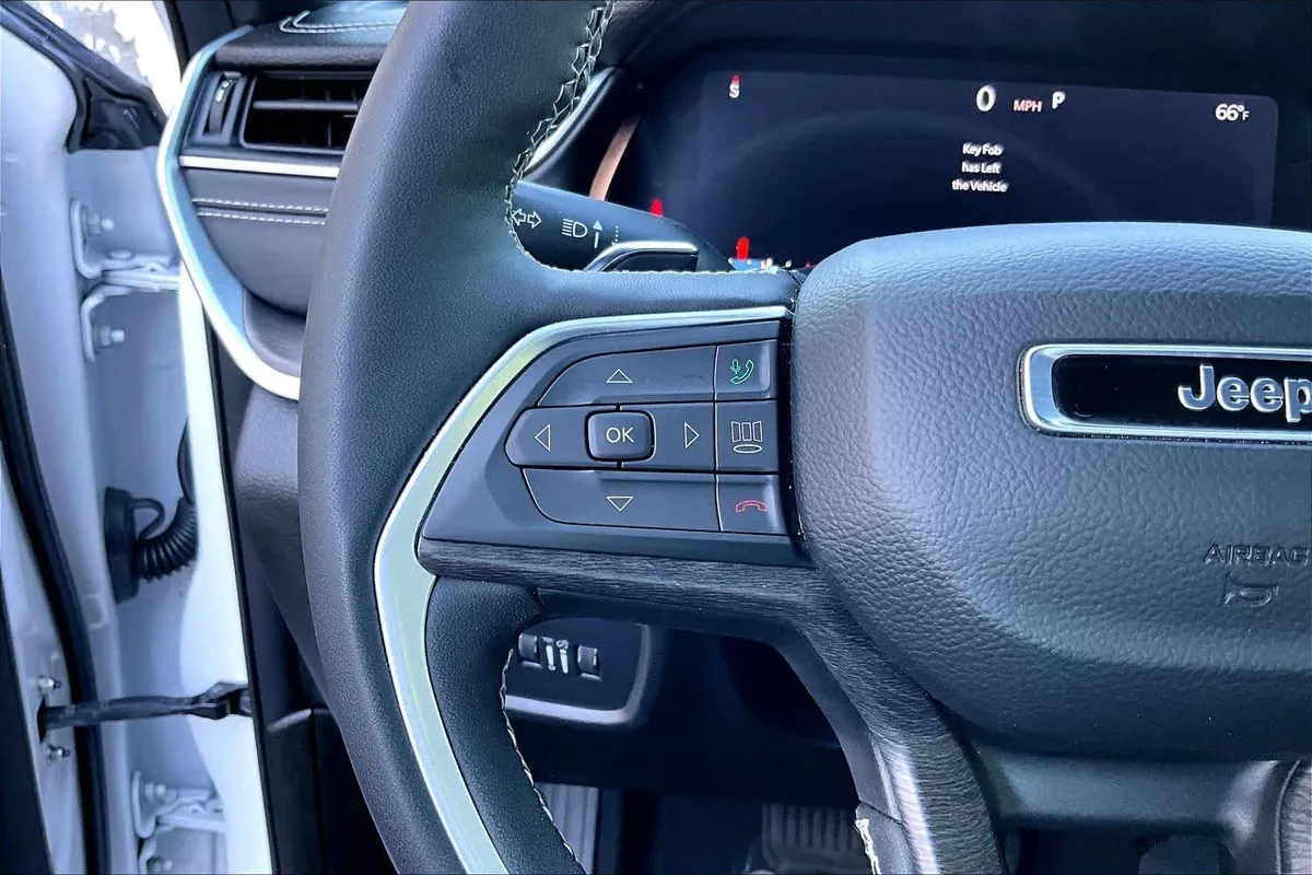 2025 Jeep Grand Cherokee Limited thumbnail 22