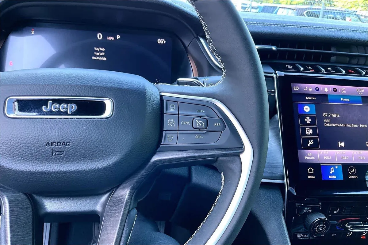 2025 Jeep Grand Cherokee Limited thumbnail 23