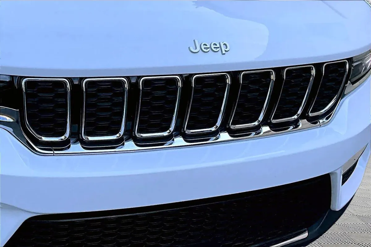 2025 Jeep Grand Cherokee Limited thumbnail 28