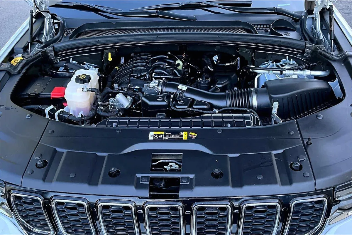 2025 Jeep Grand Cherokee Limited thumbnail 30