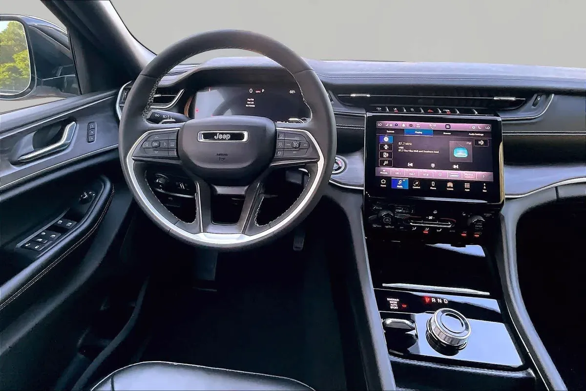 2025 Jeep Grand Cherokee Limited thumbnail 6