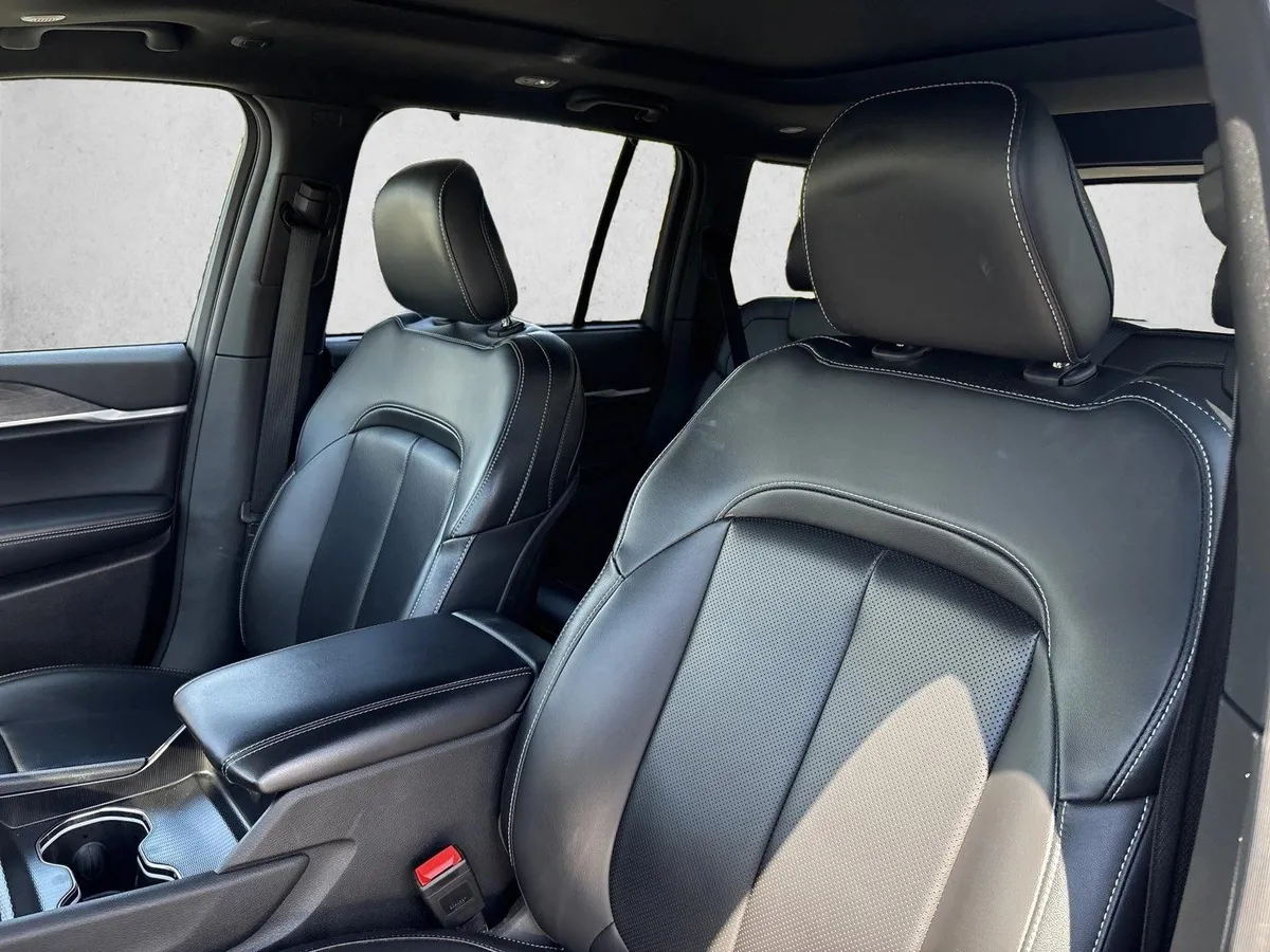 2025 Jeep Grand Cherokee Limited thumbnail 16