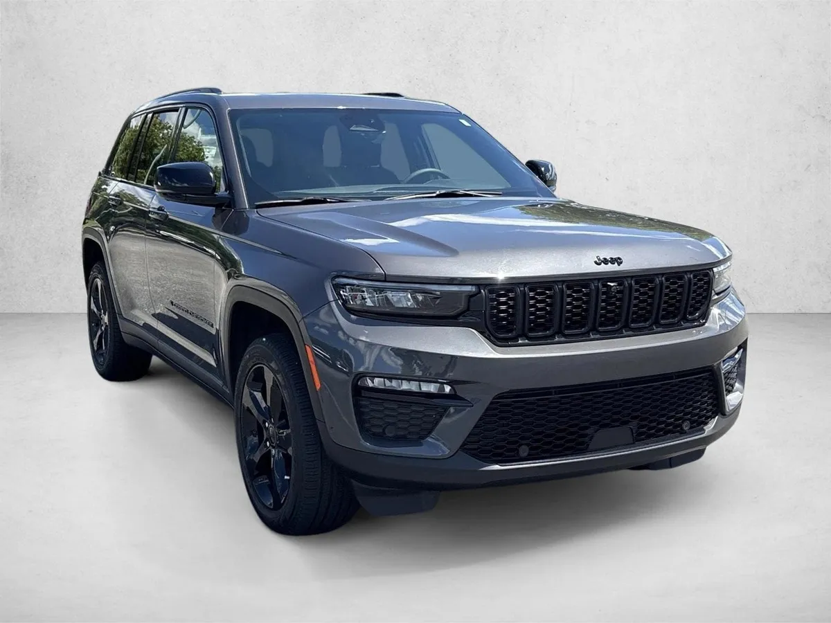 2025 Jeep Grand Cherokee Limited thumbnail 3