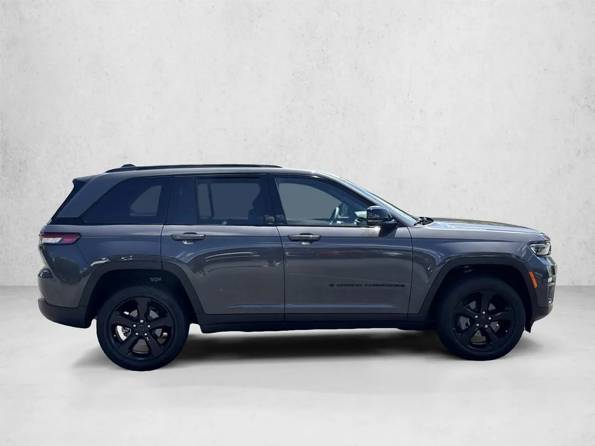 2025 Jeep Grand Cherokee Limited thumbnail 4