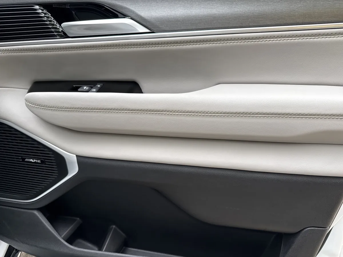 2025 Jeep Wagoneer Base thumbnail 14