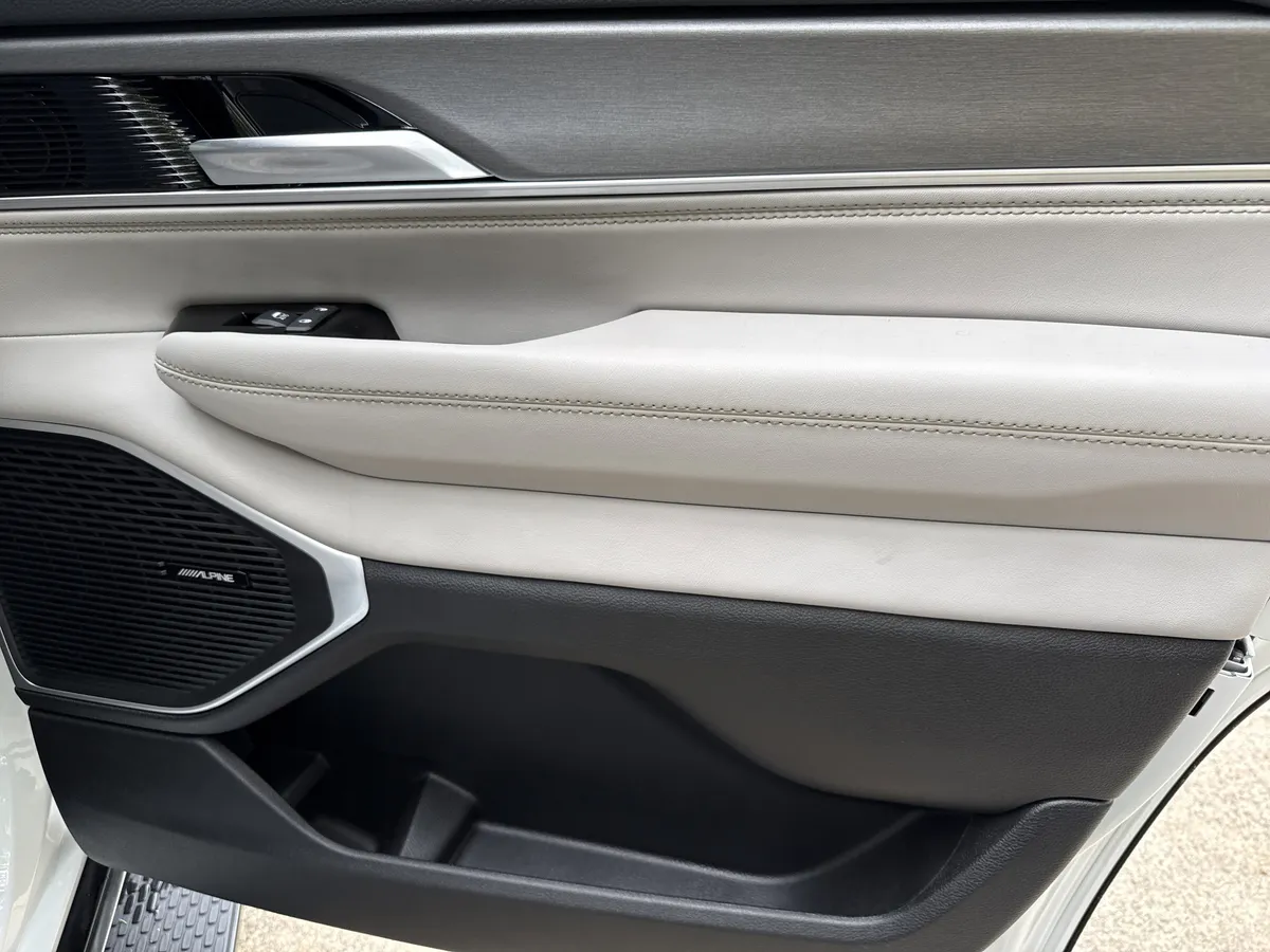 2025 Jeep Wagoneer Base thumbnail 16