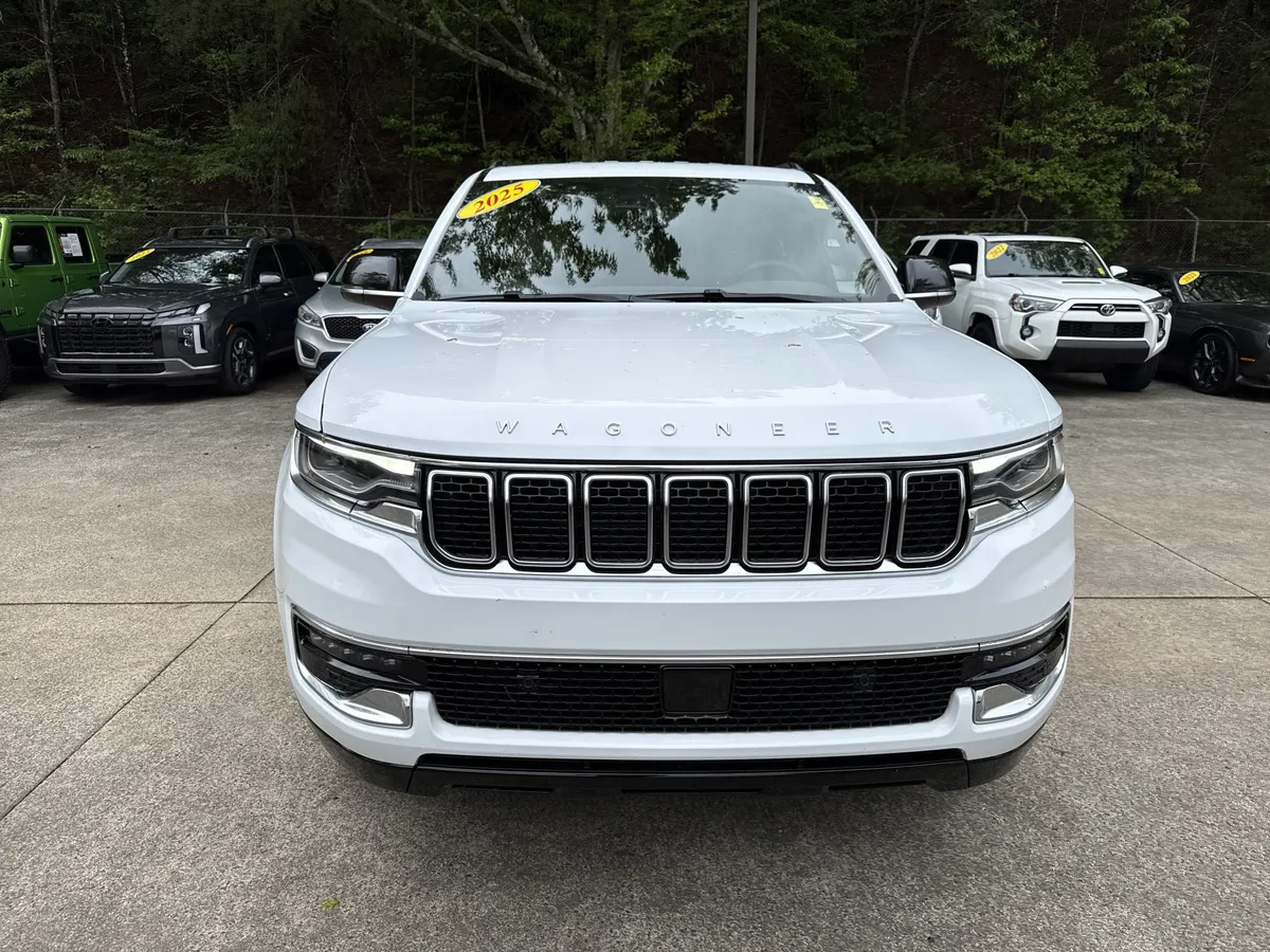 2025 Jeep Wagoneer Base thumbnail 2