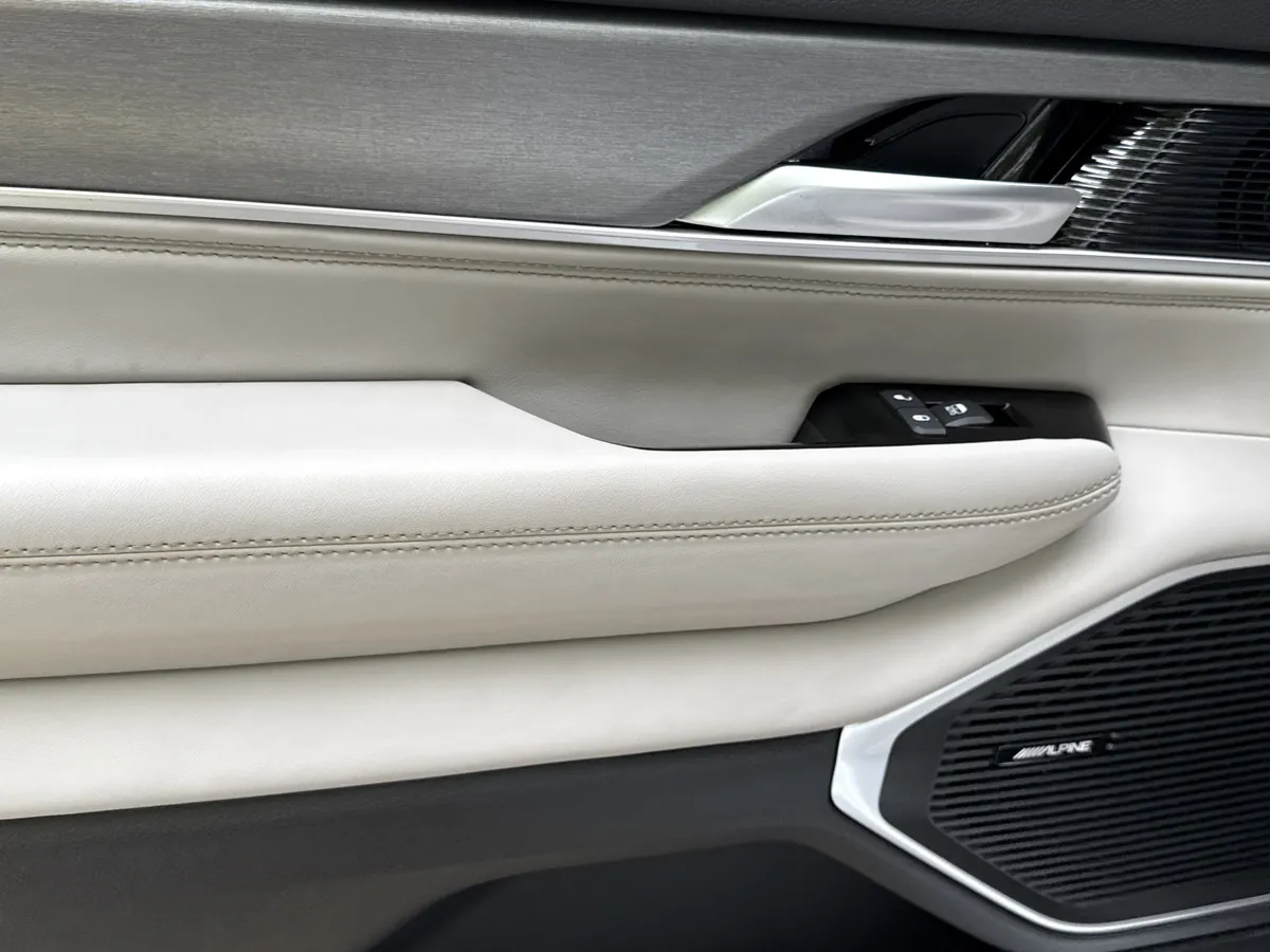 2025 Jeep Wagoneer Base thumbnail 23