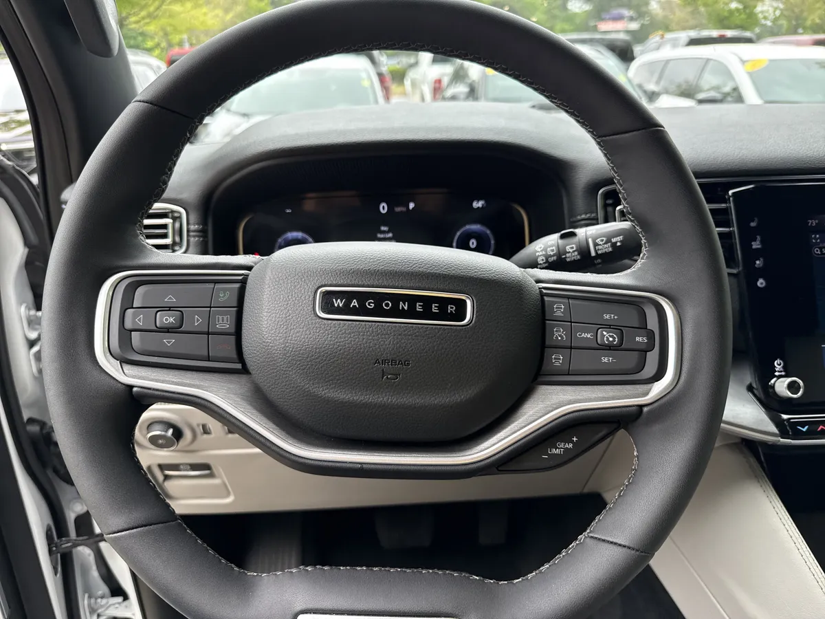 2025 Jeep Wagoneer Base thumbnail 24